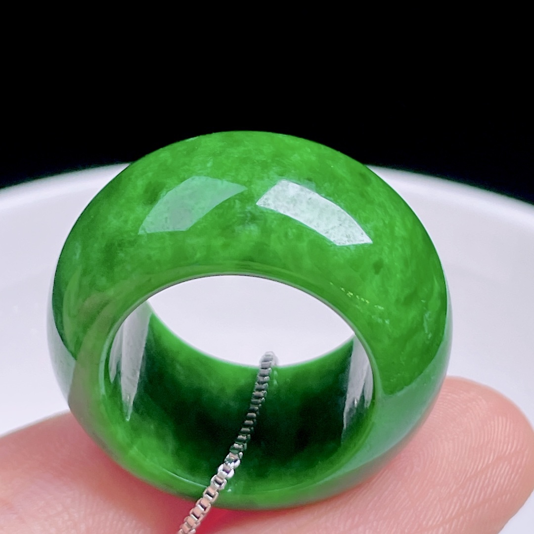 ️ 辣绿扳指 色辣无比，种老水润，尺寸：25.6/13.3/5，圈口：11.5#