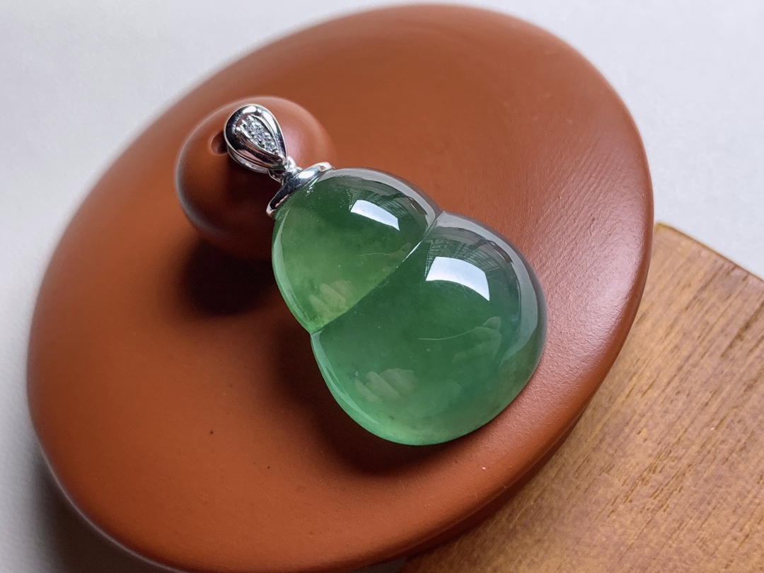 ️ 18k冰种晴水葫芦，底色浓郁漂亮，水润起胶，无裂，尺寸28/16.6/6.7，超值