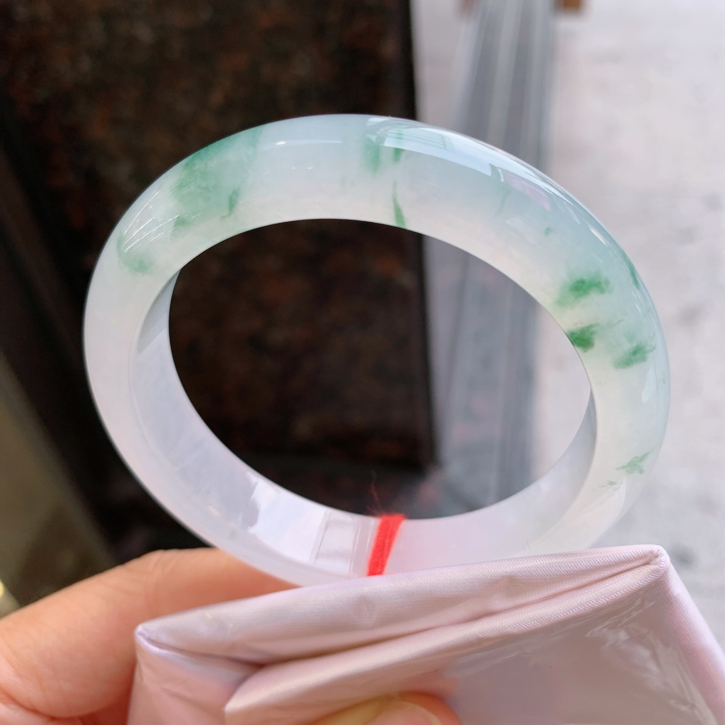 正圈冰种飘花，无裂，尺寸：56.2/12.5/8.5，清爽