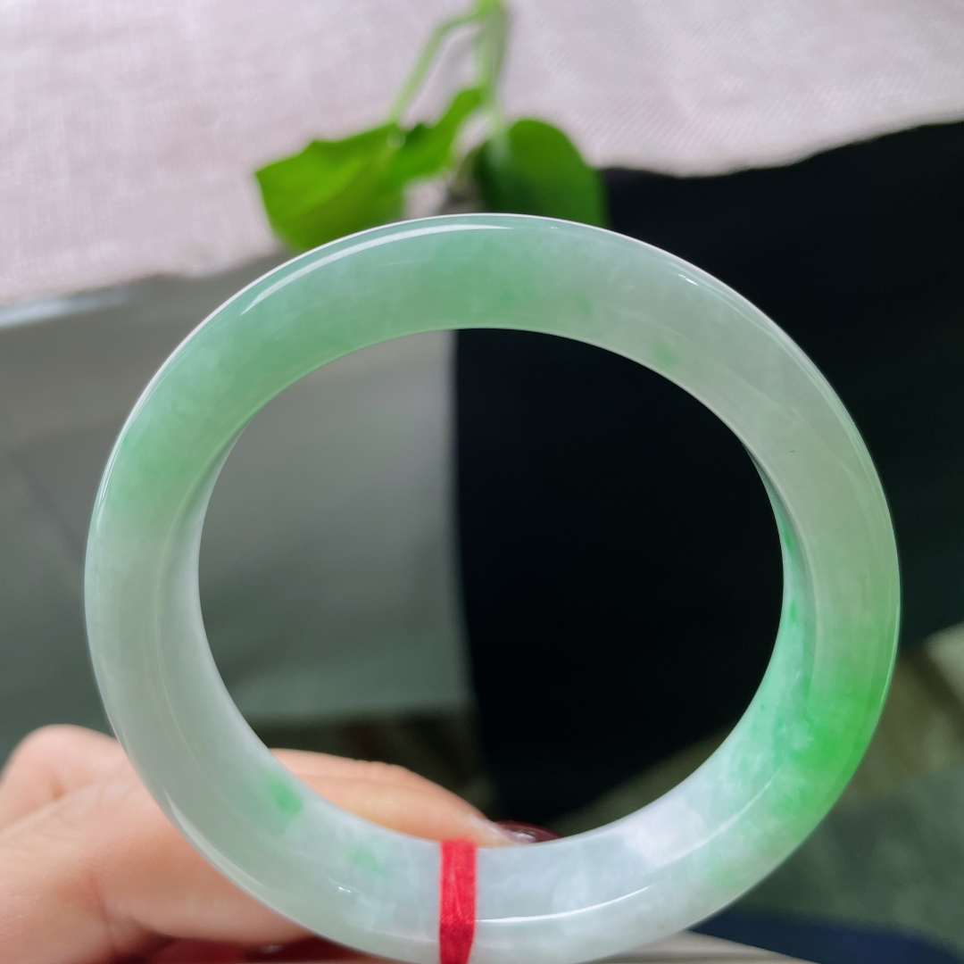 52.8/12.1/7.7，飘阳绿正圈，水头好，翠色欲滴，云想衣裳花想容，有纹，ss51246a