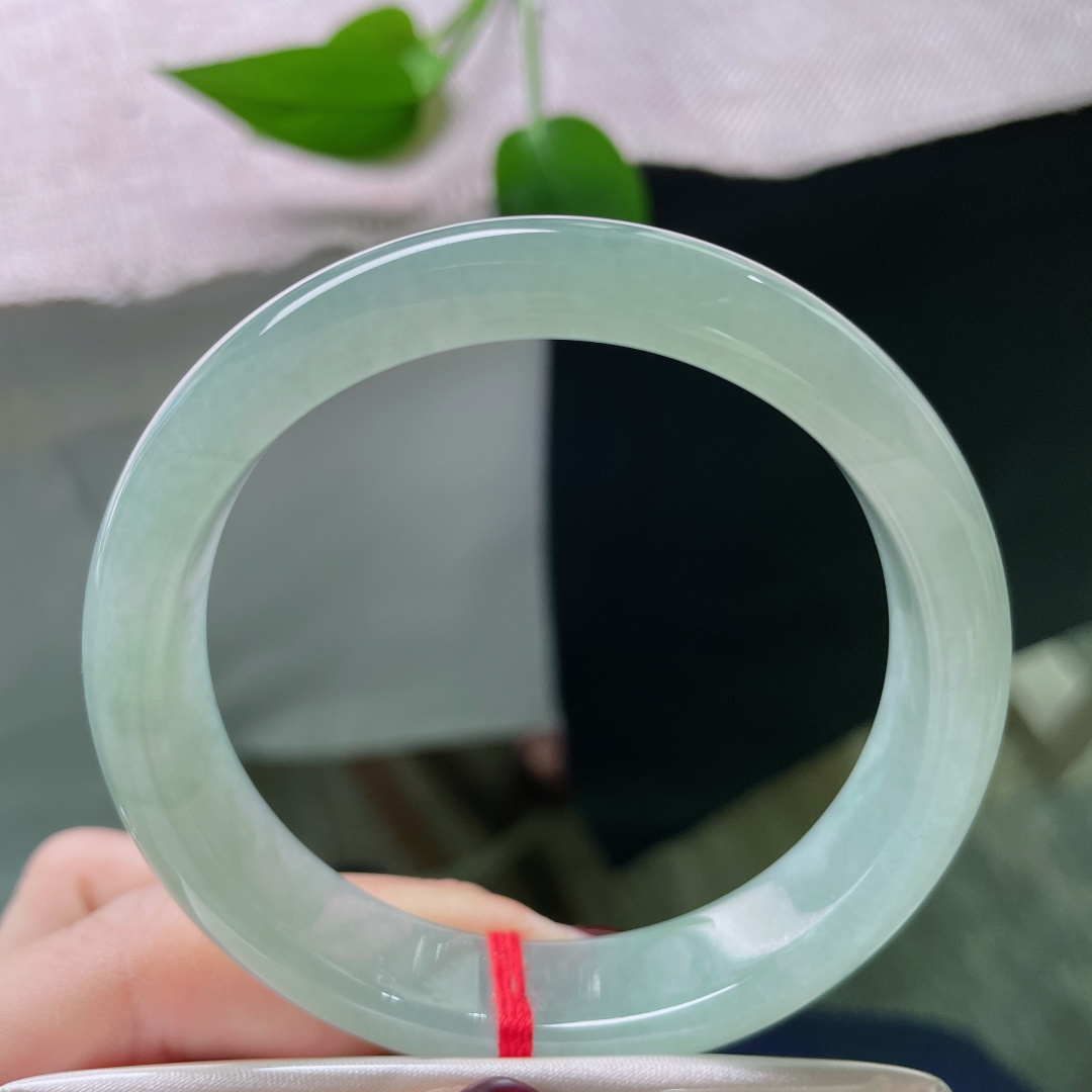 57.1/12.8/7.9，冰晴底正圈，清润通透，腕间造就的一方静谧，浅黛素心。无裂。ss51501