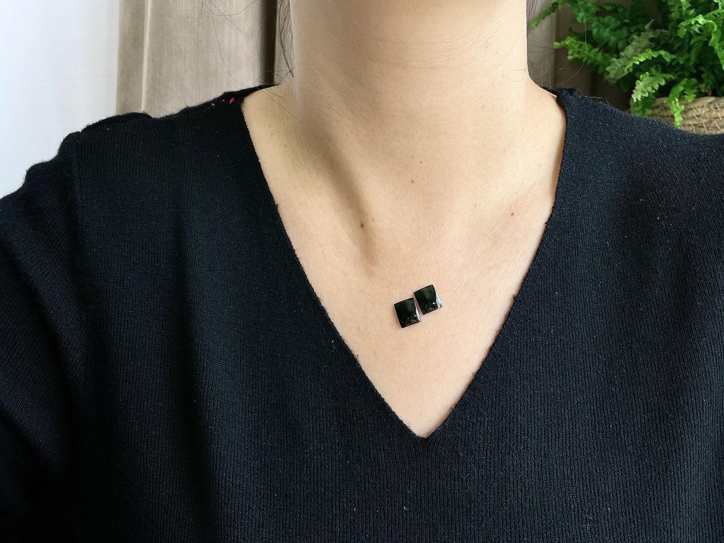 墨翠马鞍戒面一对，缅料，无裂，性比高，尺寸10.3/8.7/2.2，重量0.6克