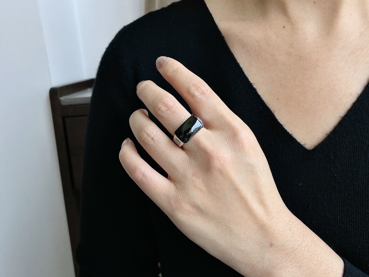 墨翠马鞍戒指，18k金镶嵌，无裂，性比高，18-10.5-2.6，21.5号，4.4克