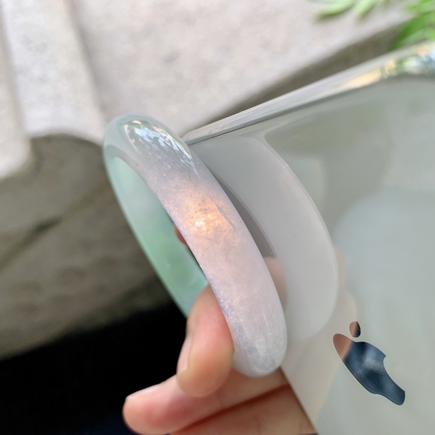 正圈50 51，圈口50.3/10/7.8，编码G7080253，描述糯冰飘绿，水润，种老，细腻，打灯有絮线