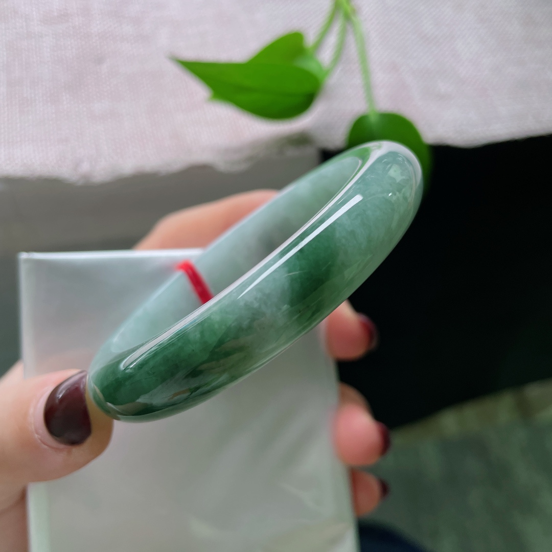 56.9/12/8，油青正圈，肉质细腻，水润，深浅相依，别有意境，一点皮纹不显，ss49281a