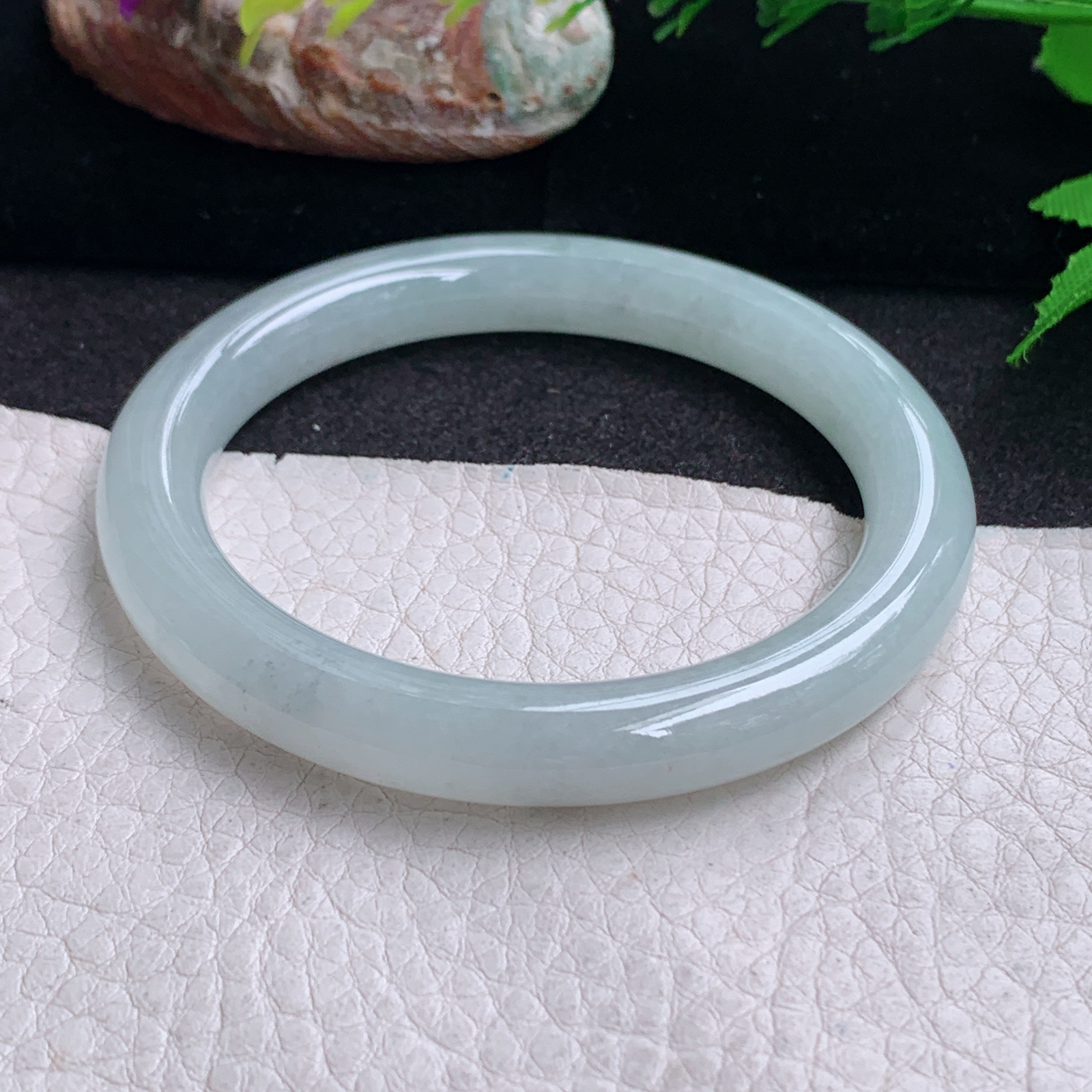 n小圈口54*8.8*8.5美人镯 缅甸翡翠a货手镯浅绿秀气圆条叮当镯