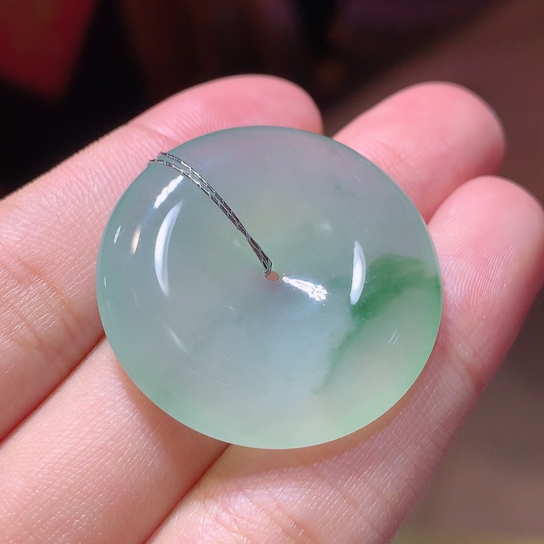 ️️冰飘花平安扣挂件。种老底子细腻，清透，佩戴优雅大气..