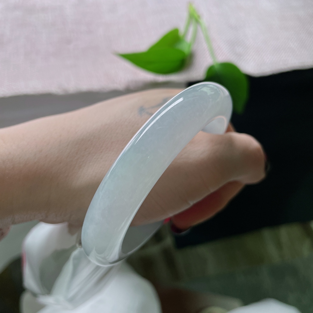 56.5/12.3/8.8冰晴底正圈，冰润细腻，沁人心脾，晶莹剔透，贵气，有棉线，ss49451a