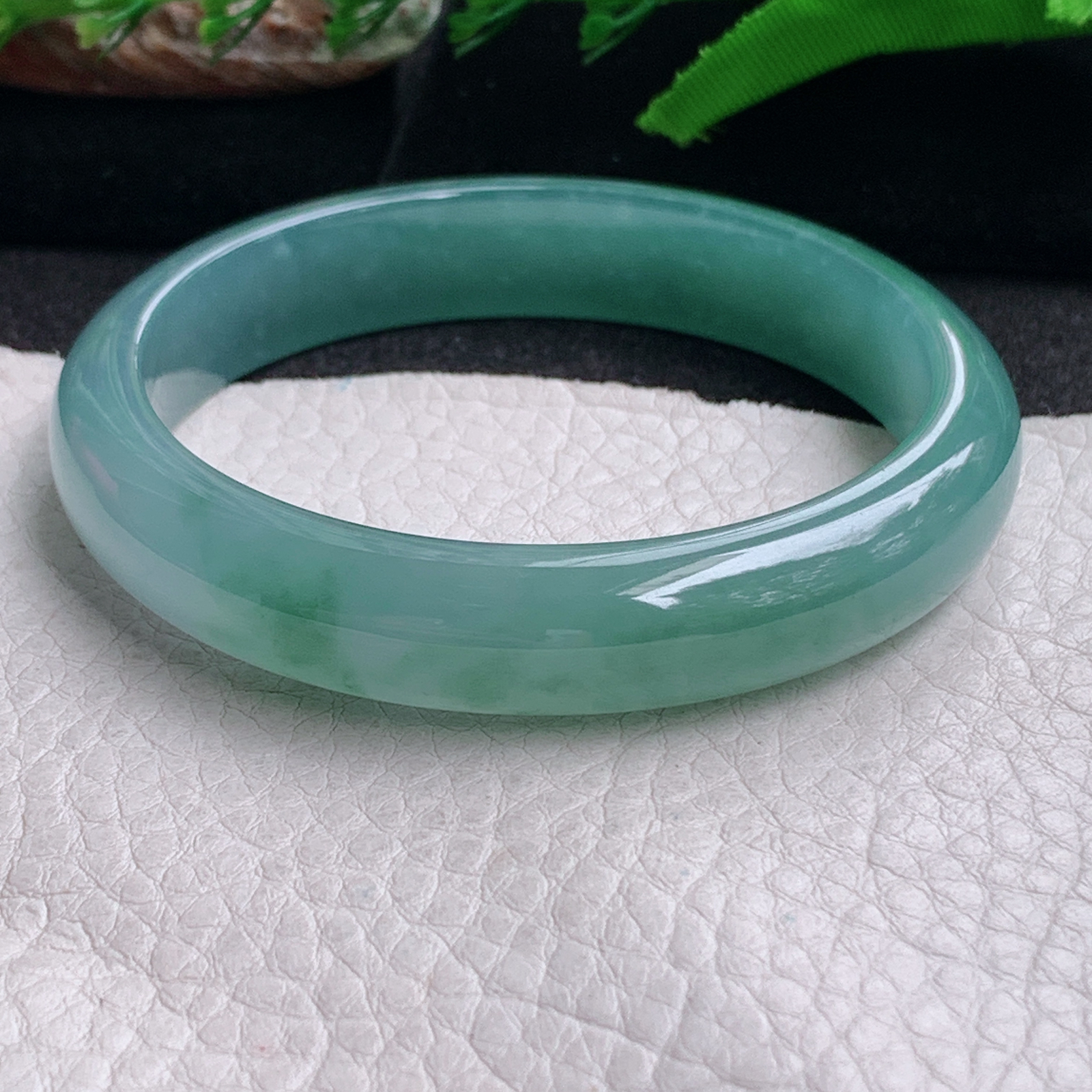 yh实拍57*11.8*7平安镯 天然翡翠a货手镯冰蓝正圈玉镯子