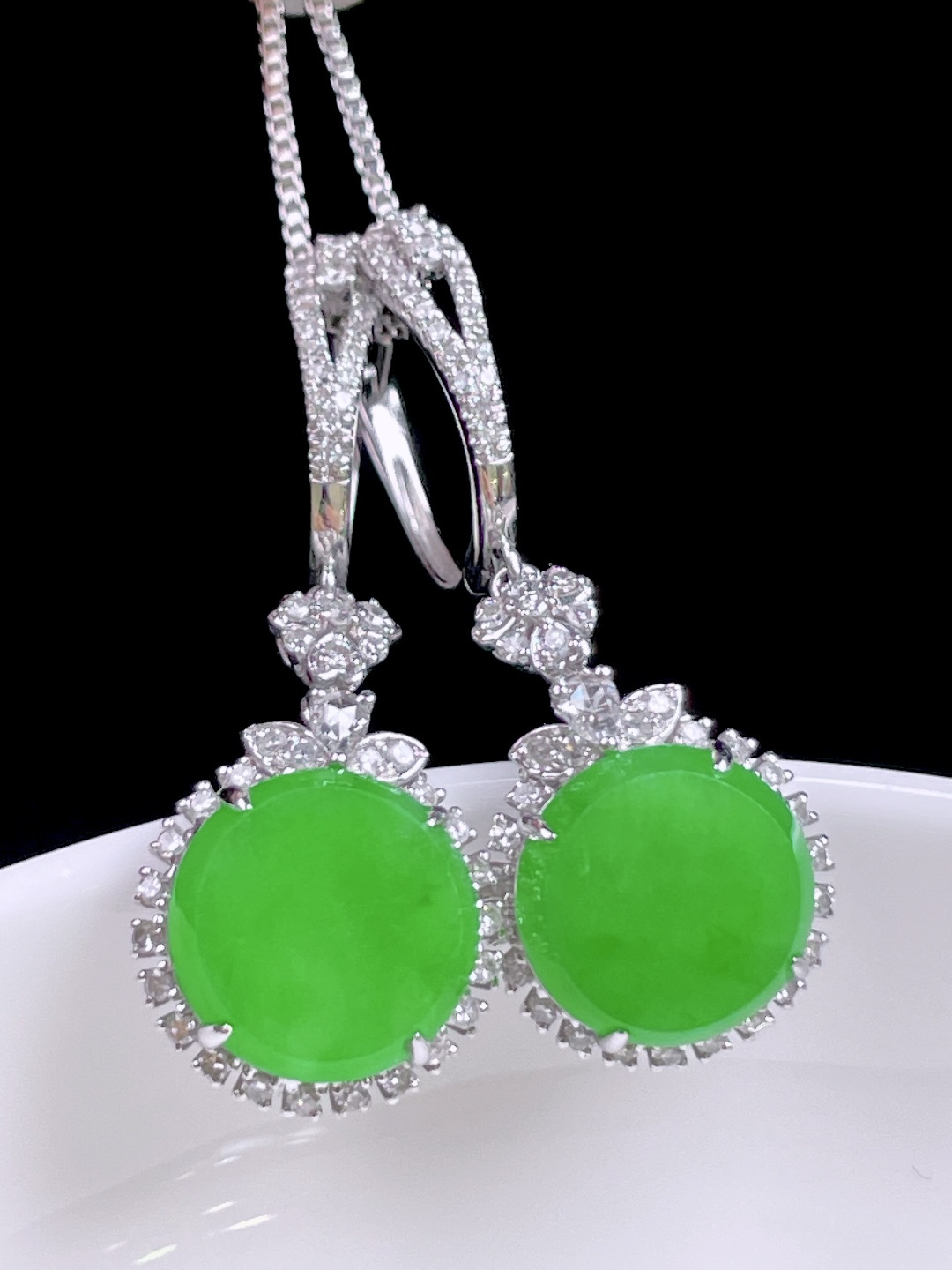 ️ 冰阳绿耳坠，色泽浓郁，种老水润，18k金镶嵌：32.4/12.2/5.3，裸石：9.9