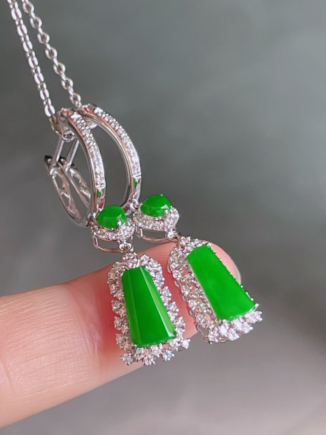 ️ 辣绿耳坠，色绿无比，精致优雅：34/8/5.2，裸石：9/5.4