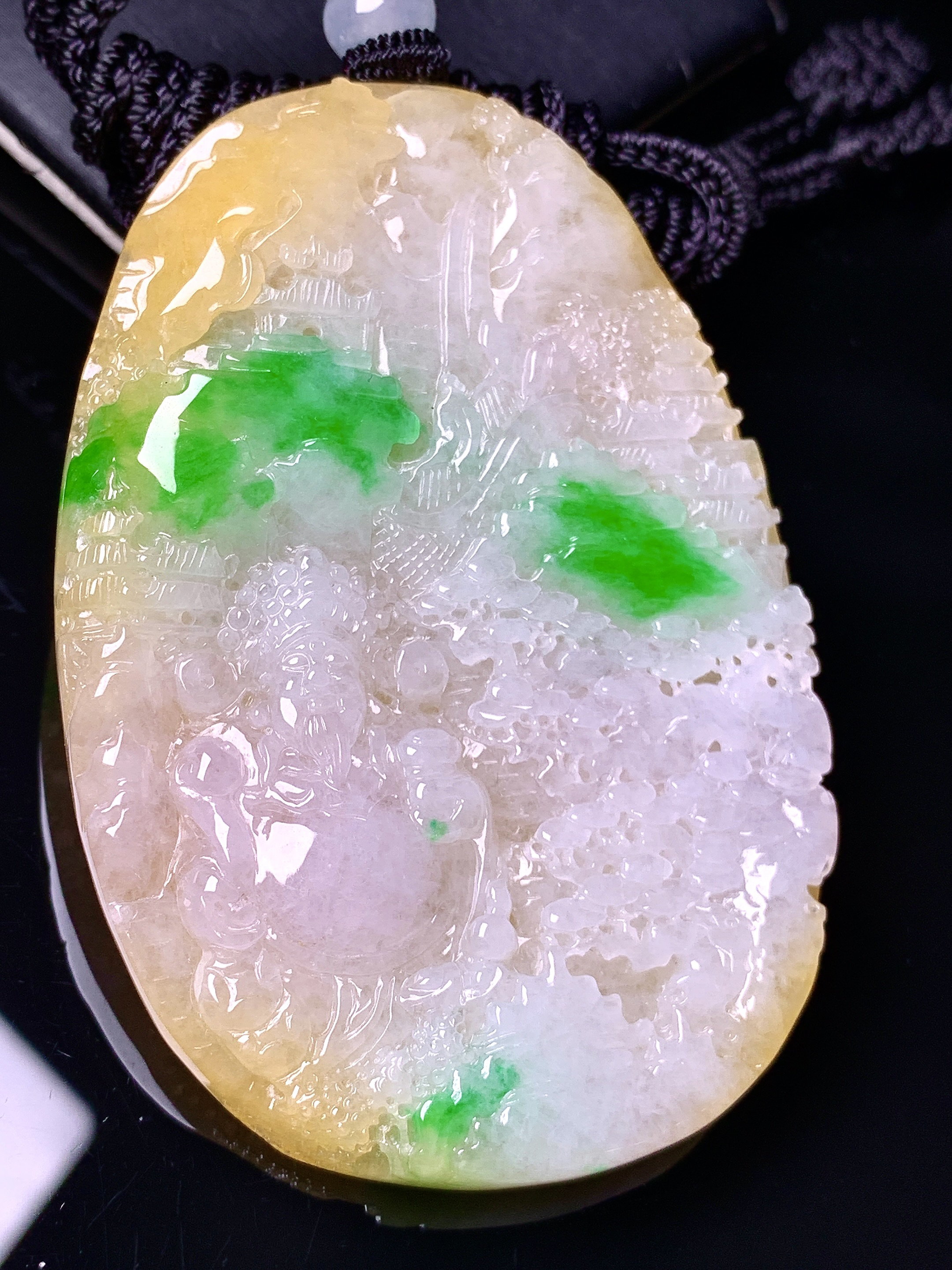飘绿黄翡山水财神吊坠 玉质细腻 色泽艳丽清新 水润亮眼 整体尺寸73.3*51.8*11.5w1