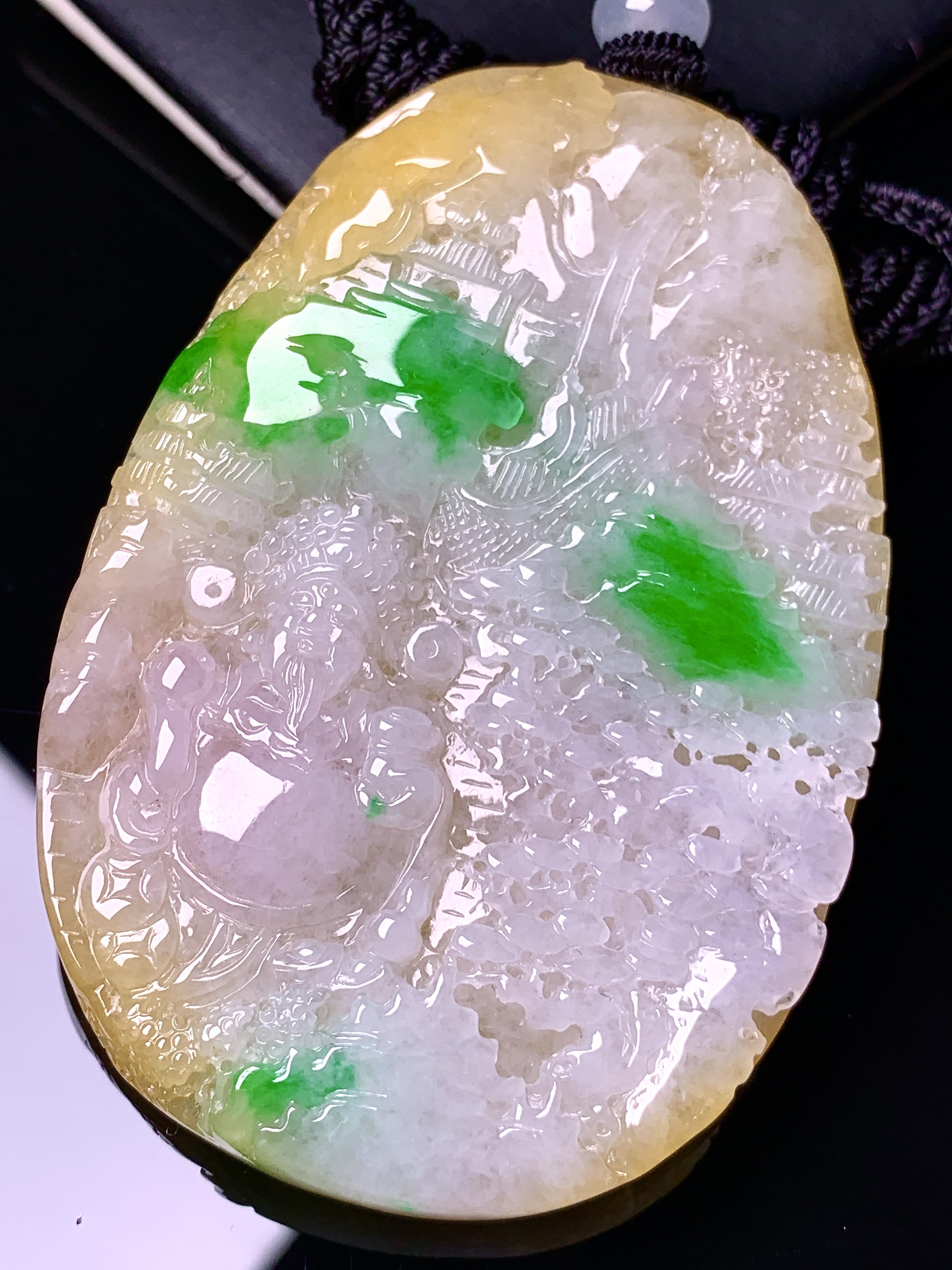 飘绿黄翡山水财神吊坠 玉质细腻 色泽艳丽清新 水润亮眼 整体尺寸73.3*51.8*11.5w1