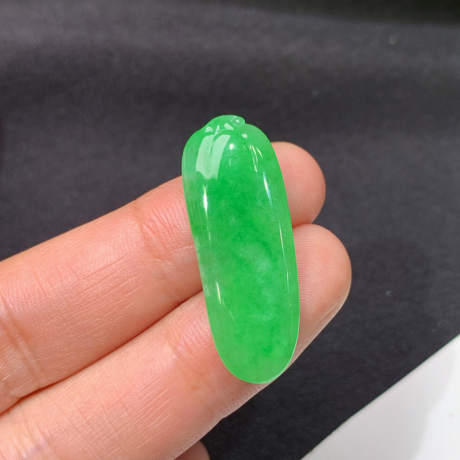 阳绿福瓜，镶嵌佳品，冰润色阳，种水足，Ht 尺寸30.7*11.6*3.5