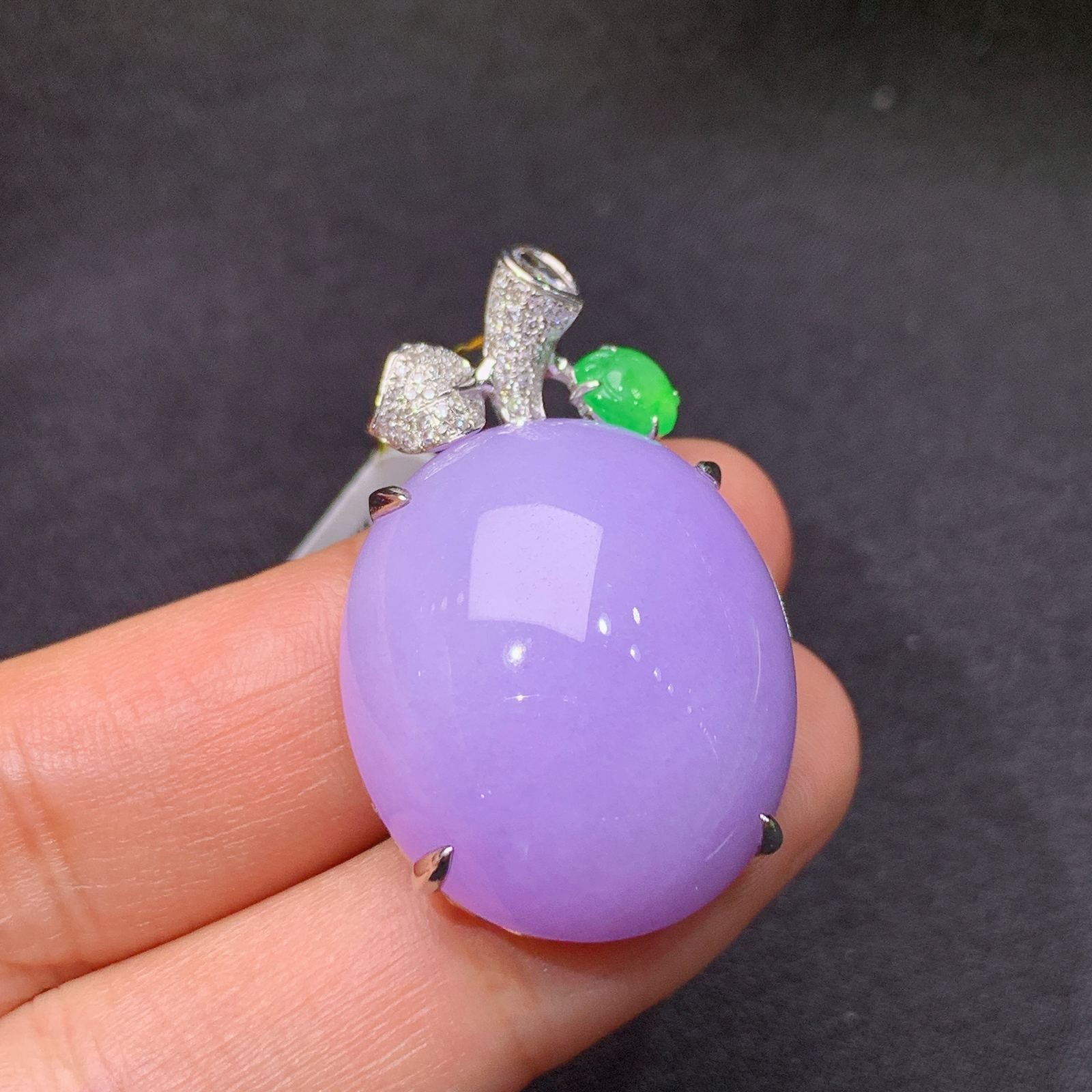 紫罗兰蛋面吊坠，18k金镶嵌，温润细腻，颜色鲜艳，Xli 尺寸34.6*21.8*11.6