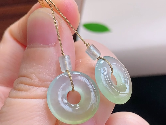 ️ 18K金伴钻飘黄翡甜甜圈耳环，尺寸取一41.0/14.8-3.5mm，包A附证书