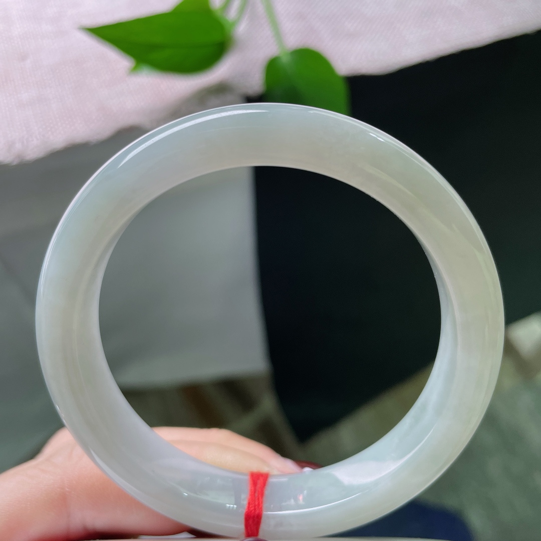 56.1/11.2/7.9，淡绿底正圈，水润，质地温润细腻，干净，清爽自然，皮纹，ss51575a