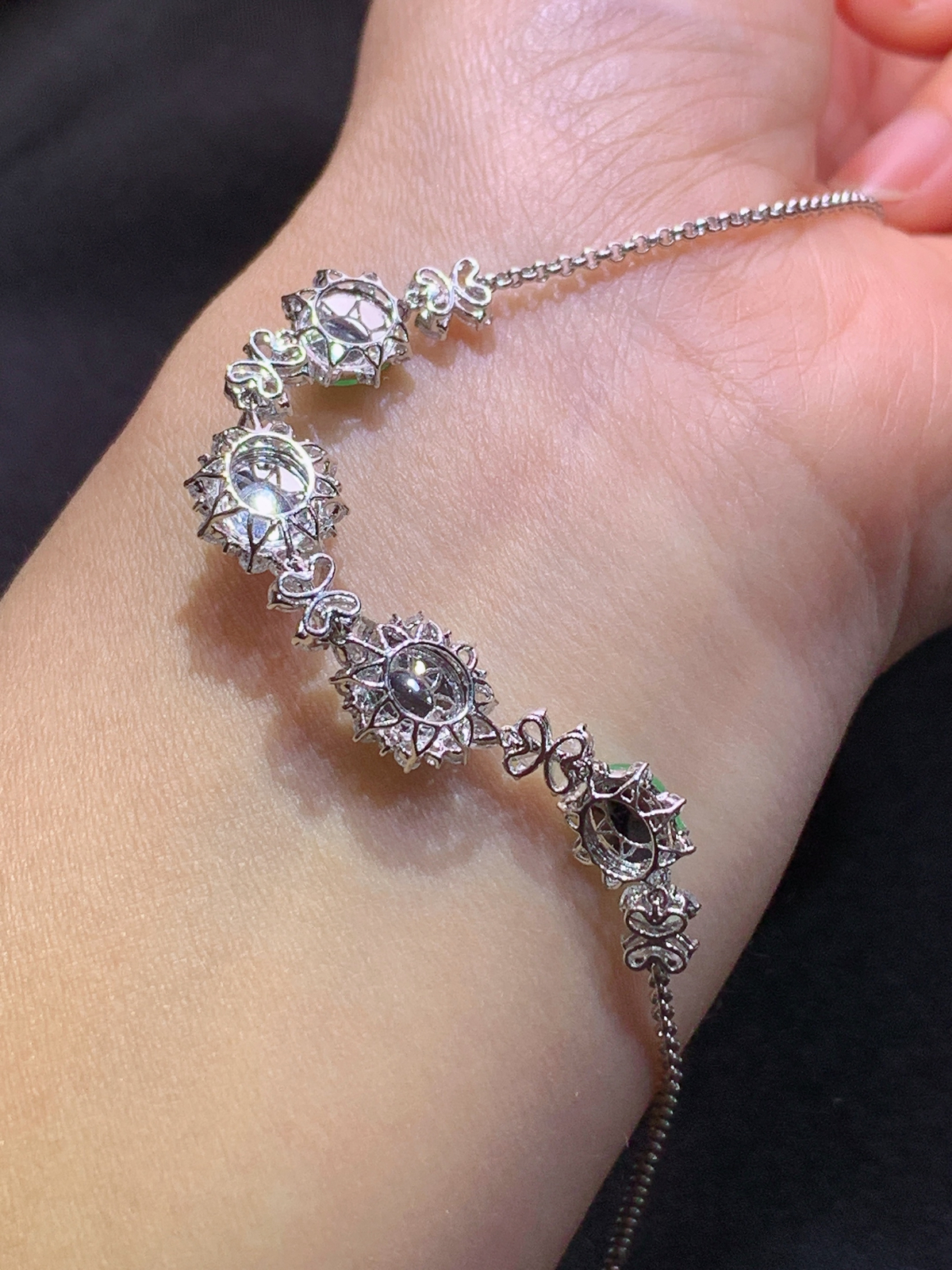 冰果绿蛋面手链，18k金镶嵌，款式精美，冰润细腻，种水足，Ty 尺寸7.5*6.3*2