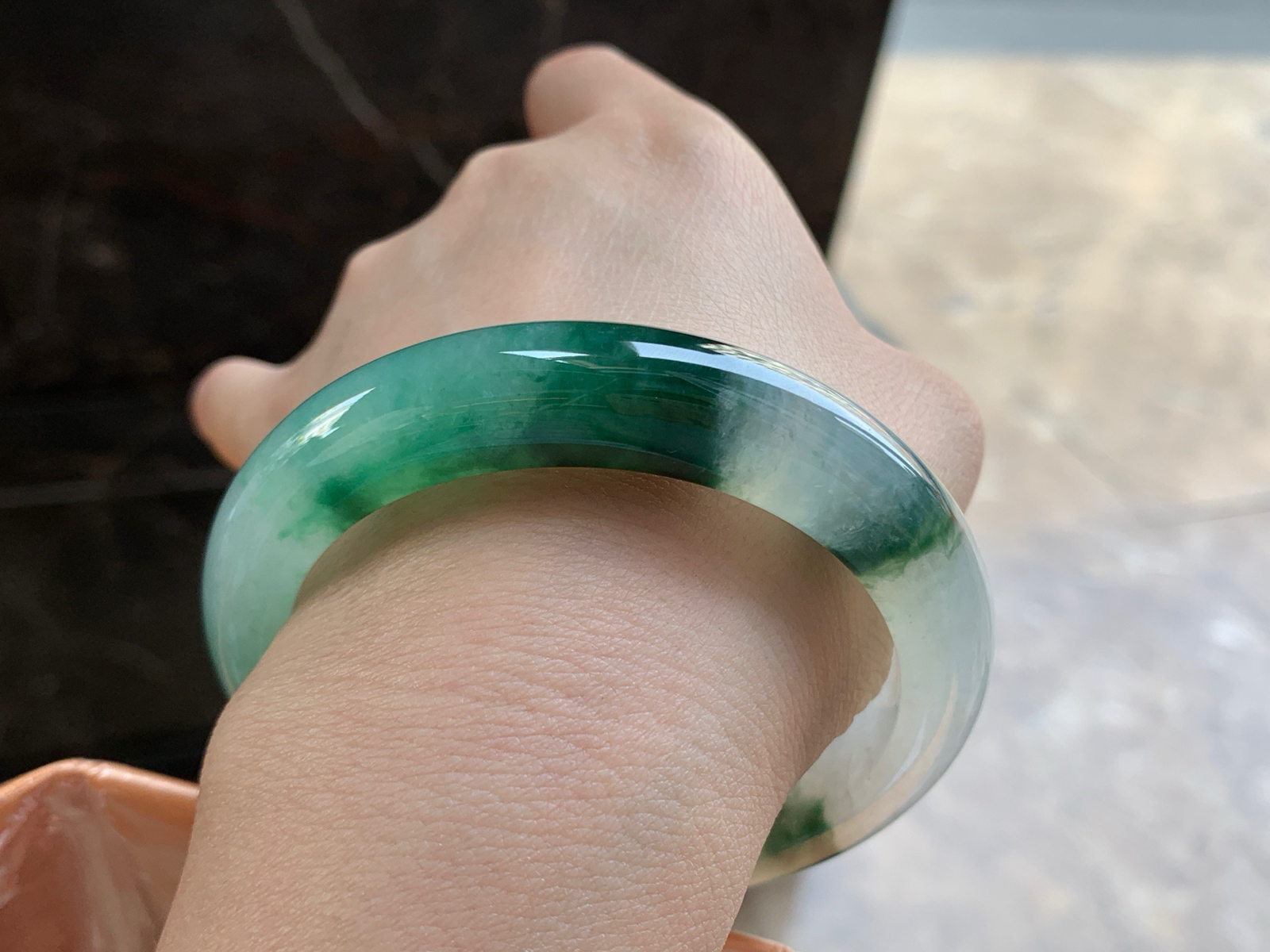 58.5-12.8-9.3

绿花手镯^_^颜色好看