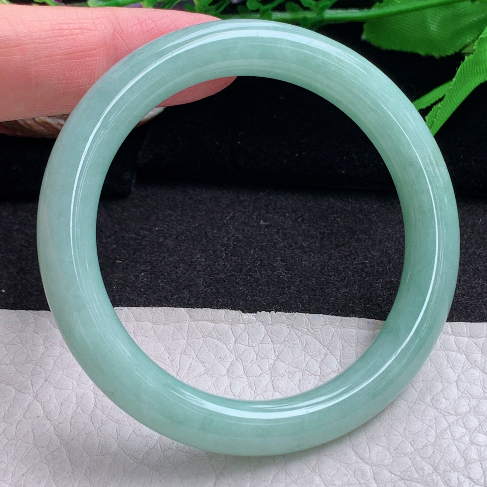 n小圈口52*8.8美人镯 缅甸翡翠a货手镯甜绿秀气圆条叮当镯