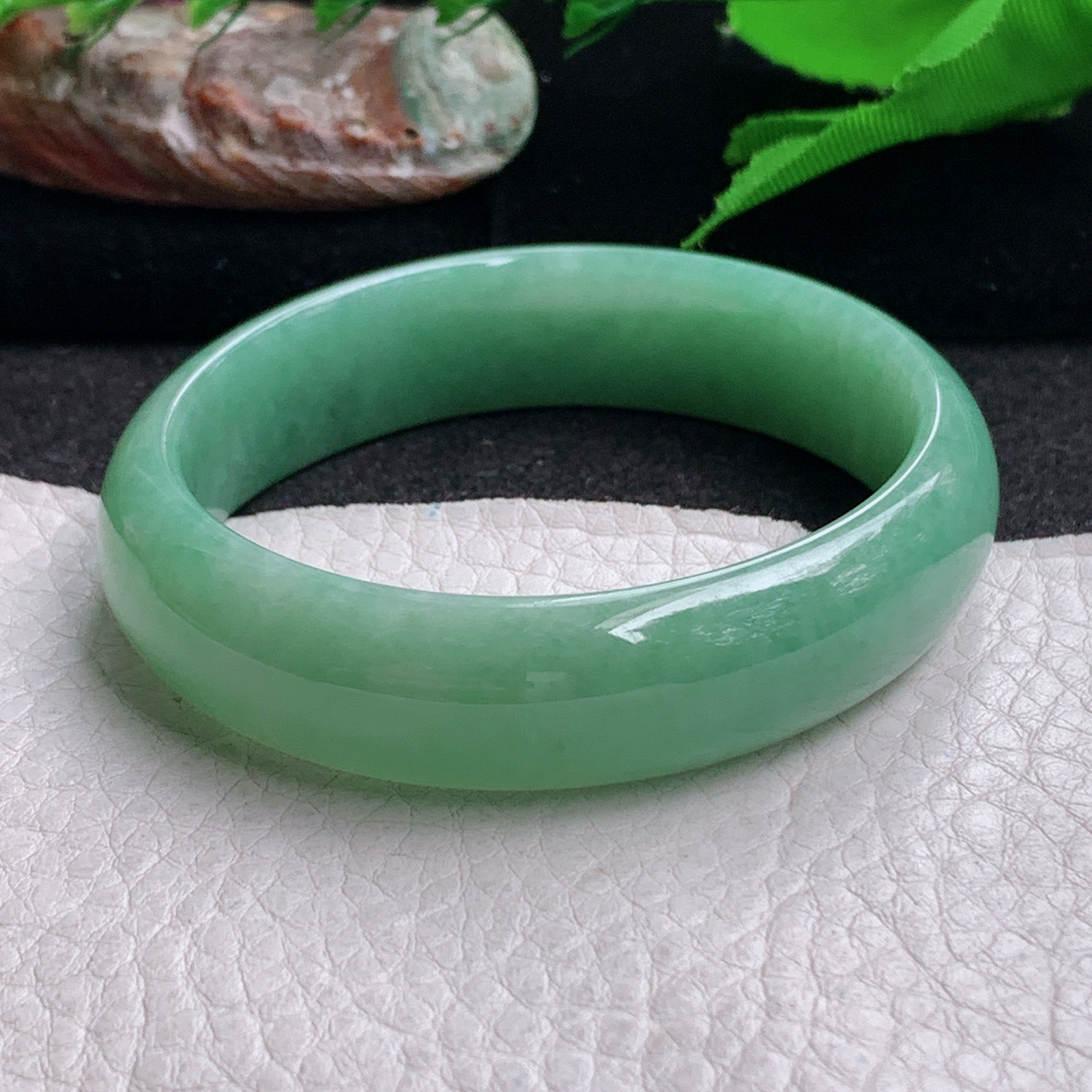 n实拍55.5*49*13.8*6.6贵妃镯 缅甸翡翠a货手镯满绿秀气蛋形玉镯子