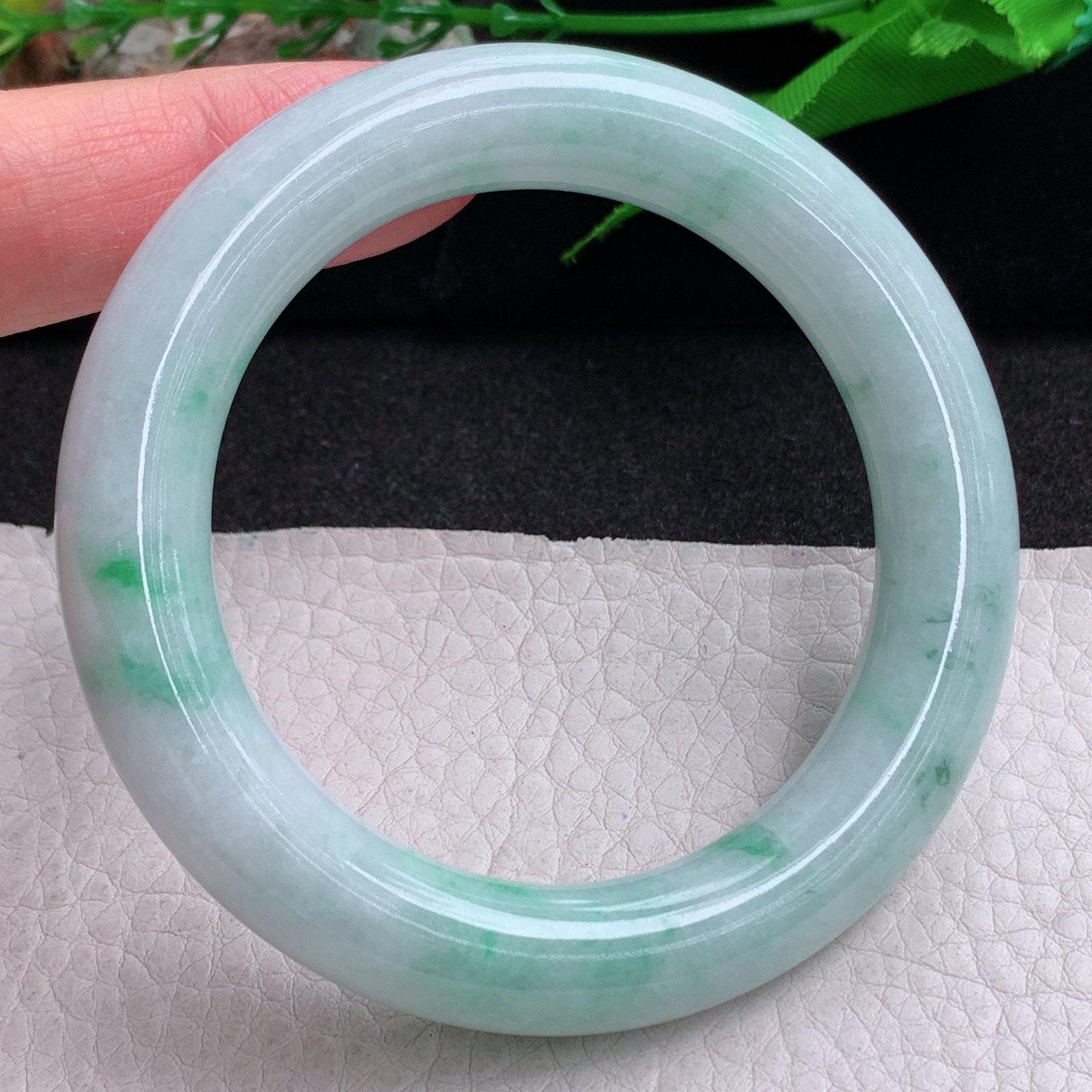 ee实拍53*11.3*11美人镯 缅甸翡翠a货手镯飘花女款圆条玉镯子