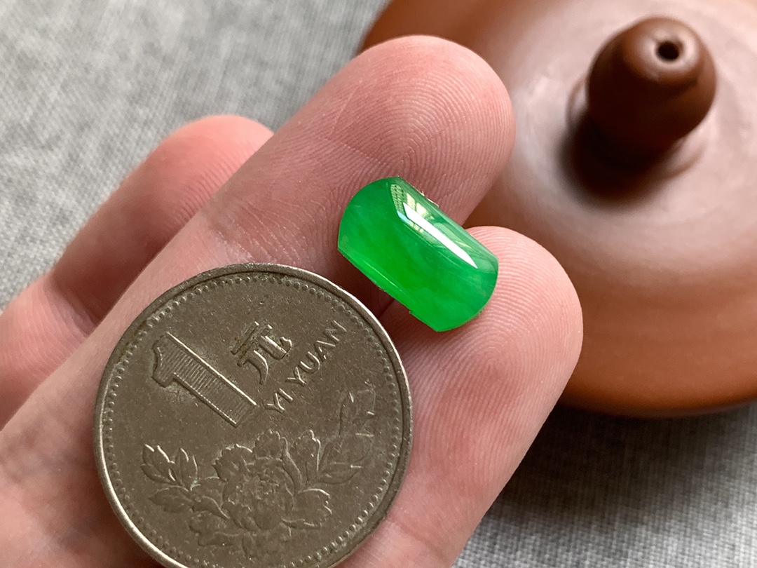 ️ 高冰辣阳绿马鞍 色泽艳丽漂亮，种色，无裂尺寸13.3/7.3/4，超值