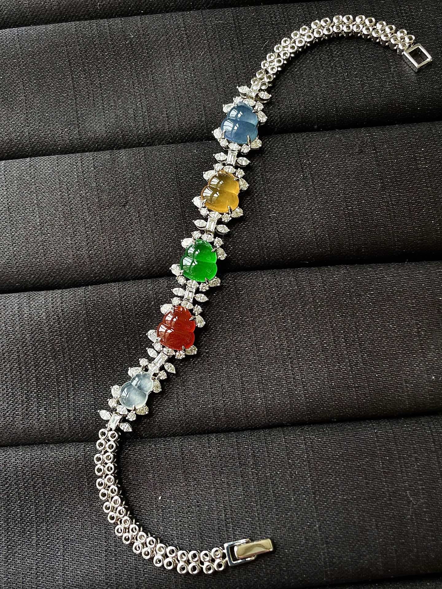 ️，多宝葫芦手链，色辣，18k金镶嵌，饱满水润，，裸石尺寸8/7.5/4，编码0426好数字