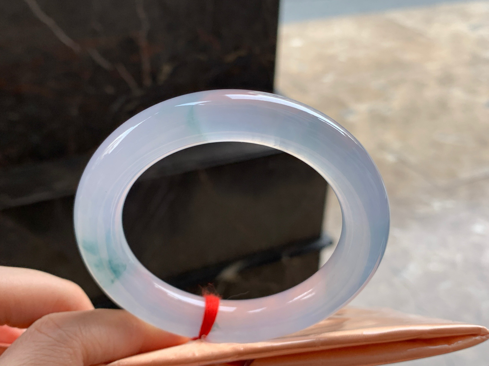 57-12

冰蓝花圆条手镯^_^透亮 种水好