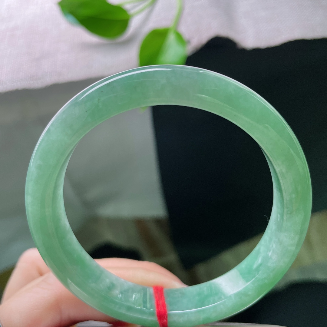 59/11.6/8.2，绿底正圈，水头好，满色青翠，种老，自带氧气感，无裂，ss48762a