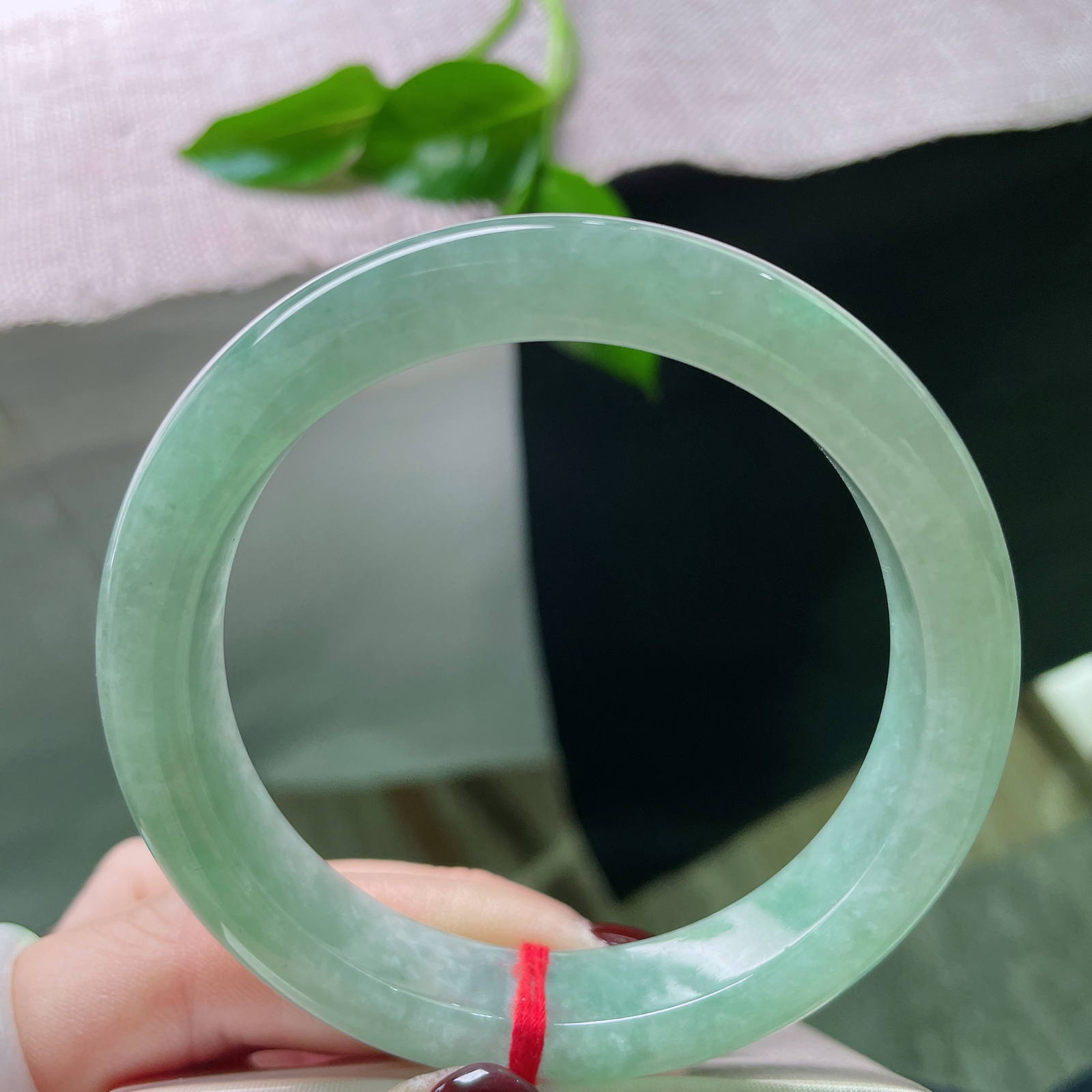 57.9/11.9/8.6，绿底正圈，水头好，种老，满色匀称，佩戴减龄，显气质，ss51179a..