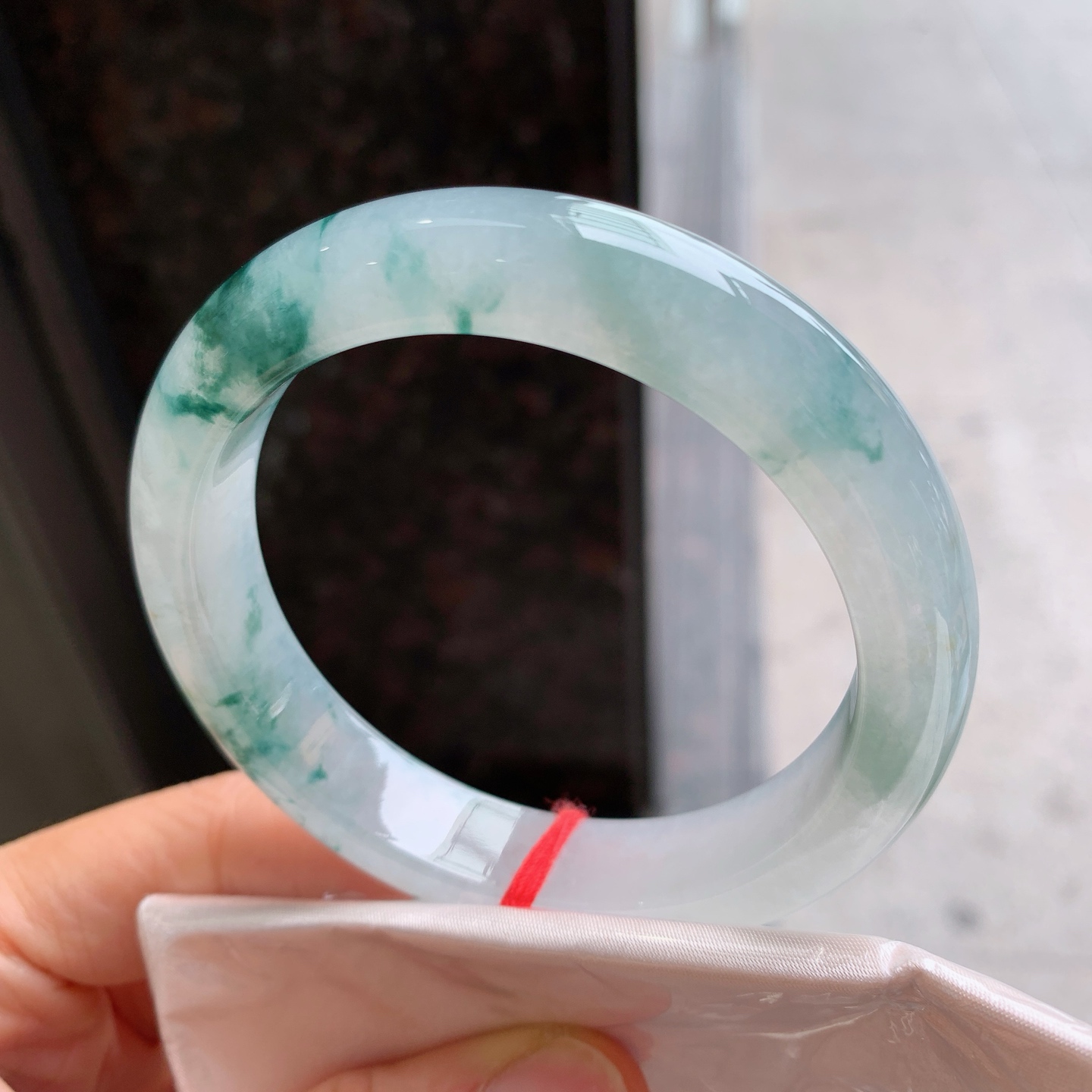 正圈冰种飘花，有纹，尺寸：58/12.6/8.9，冰润