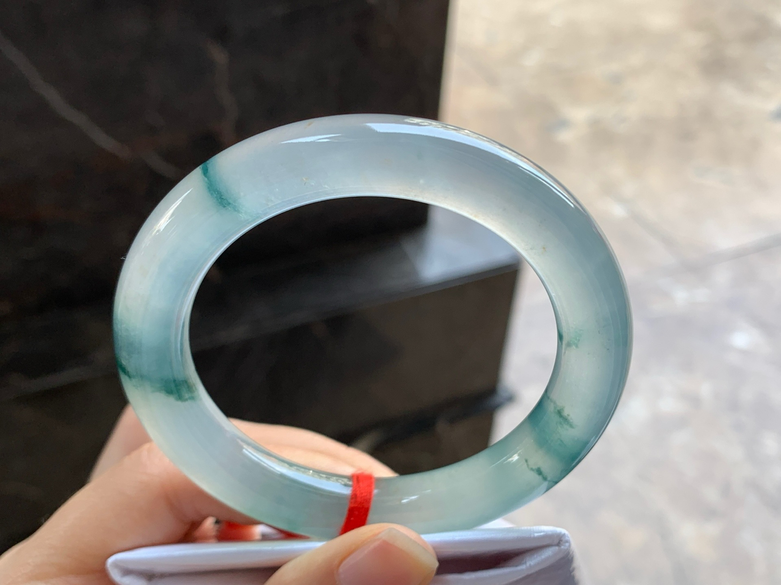 56.5-11

冰蓝花圆条手镯^_^种水透亮