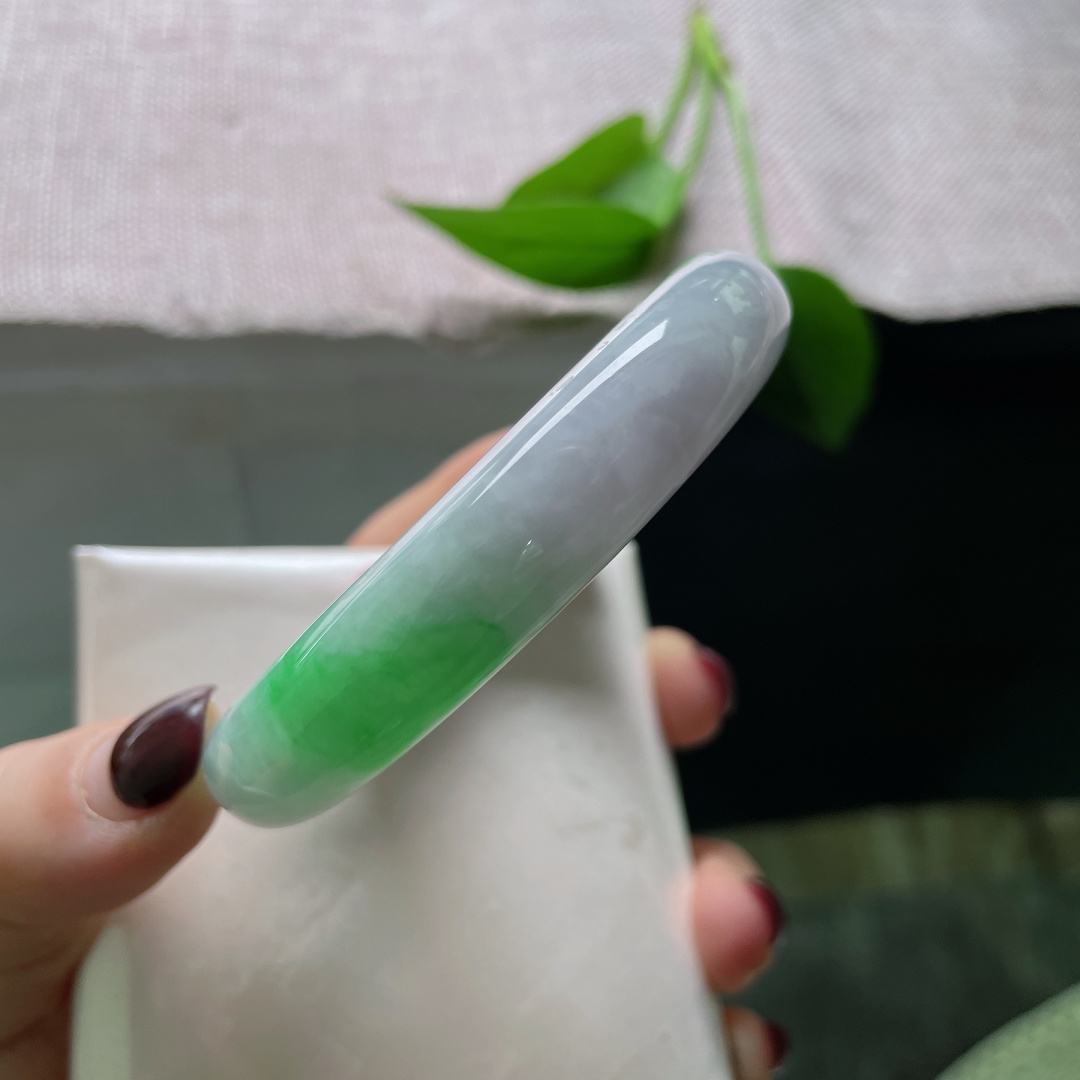 59.4/12.8/8.5飘绿正圈，水润，一抹翠色，婉间的温柔，皮纹，ss51282a