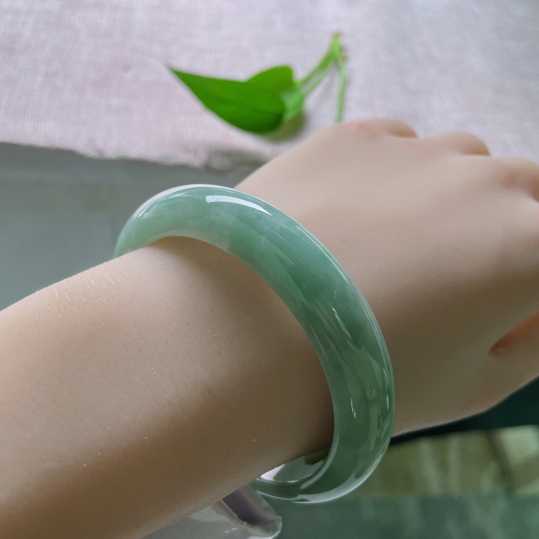 55.5/12.8/7.8，油绿底正圈，油性好，佩戴沉稳内敛，种老，有纹，ss51614a