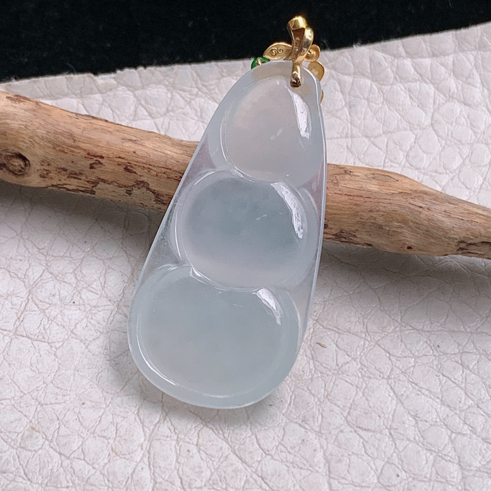 axm实拍40.6*17.3*4.8缅甸翡翠冰纯饱满平安豆 四季豆玉吊坠 玉挂件