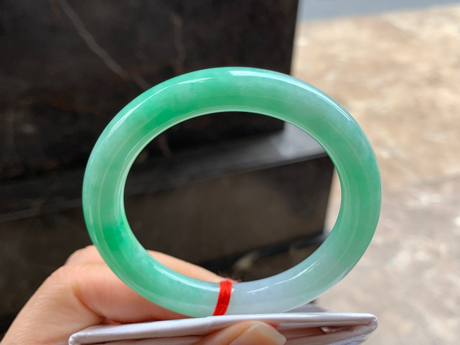 52.5-9.5

阳绿色圆条手镯^_^色阳