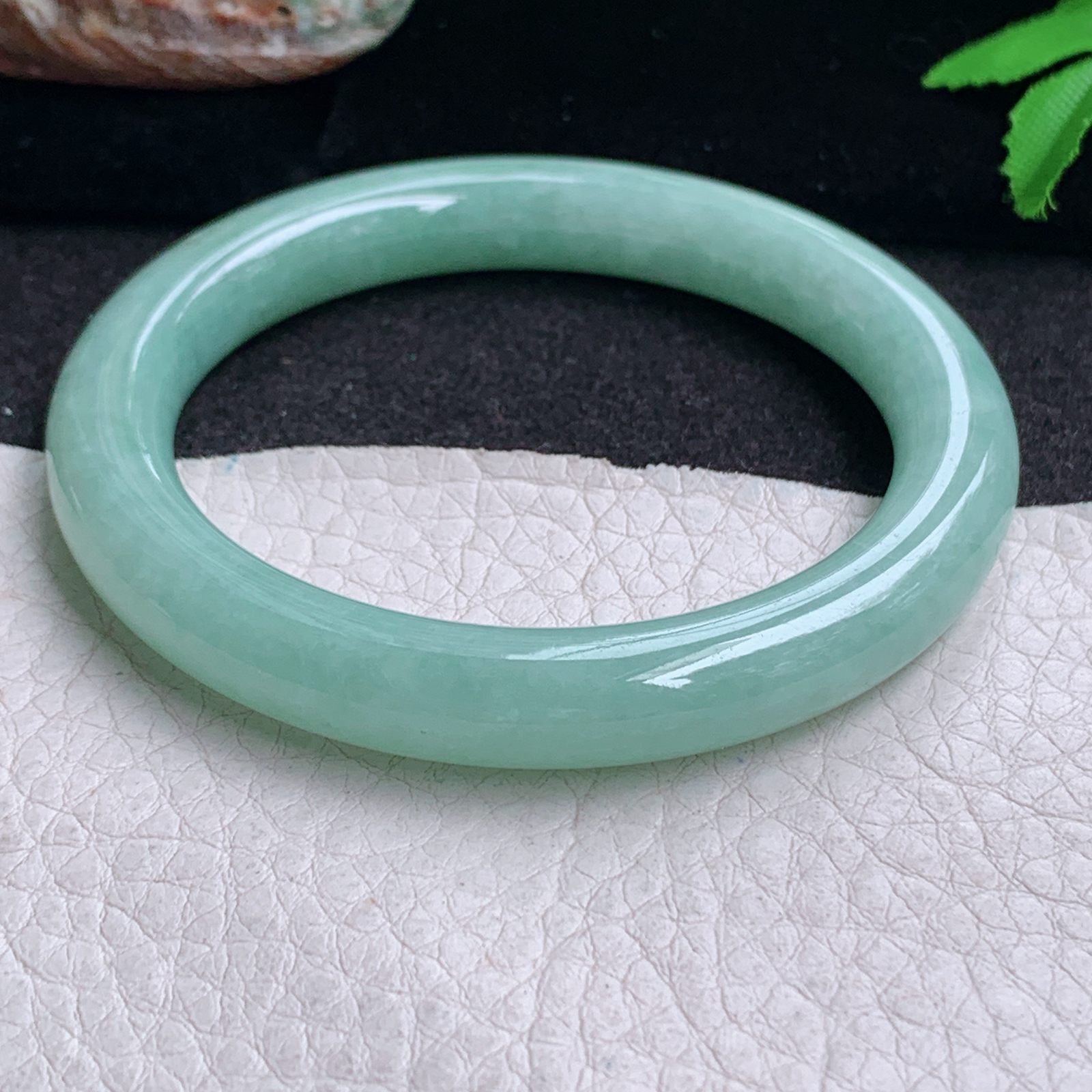 n小圈口52*8.8美人镯 缅甸翡翠a货手镯甜绿秀气圆条叮当镯