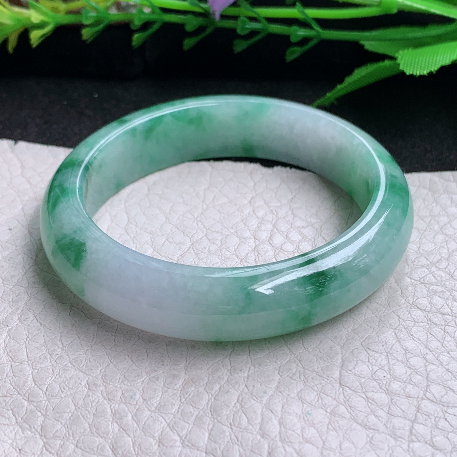 nr小圈口52.5*46.3*12.5*7 .5贵妃镯 缅甸翡翠a货手镯飘绿花秀气蛋形玉镯子