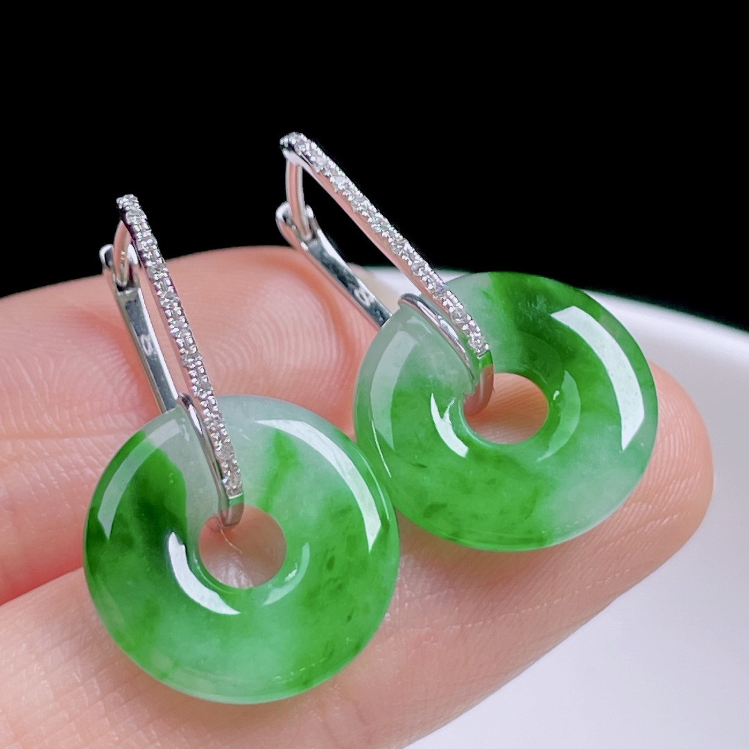 ️ 冰阳绿甜甜圈耳坠，色泽浓郁，种老水润，18k金镶嵌：24.3，裸石：14.5/2.7