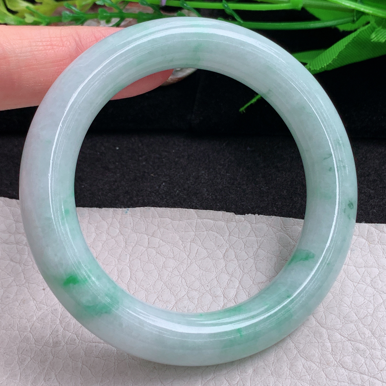 ee实拍53*11.3*11美人镯 缅甸翡翠a货手镯飘花女款圆条玉镯子