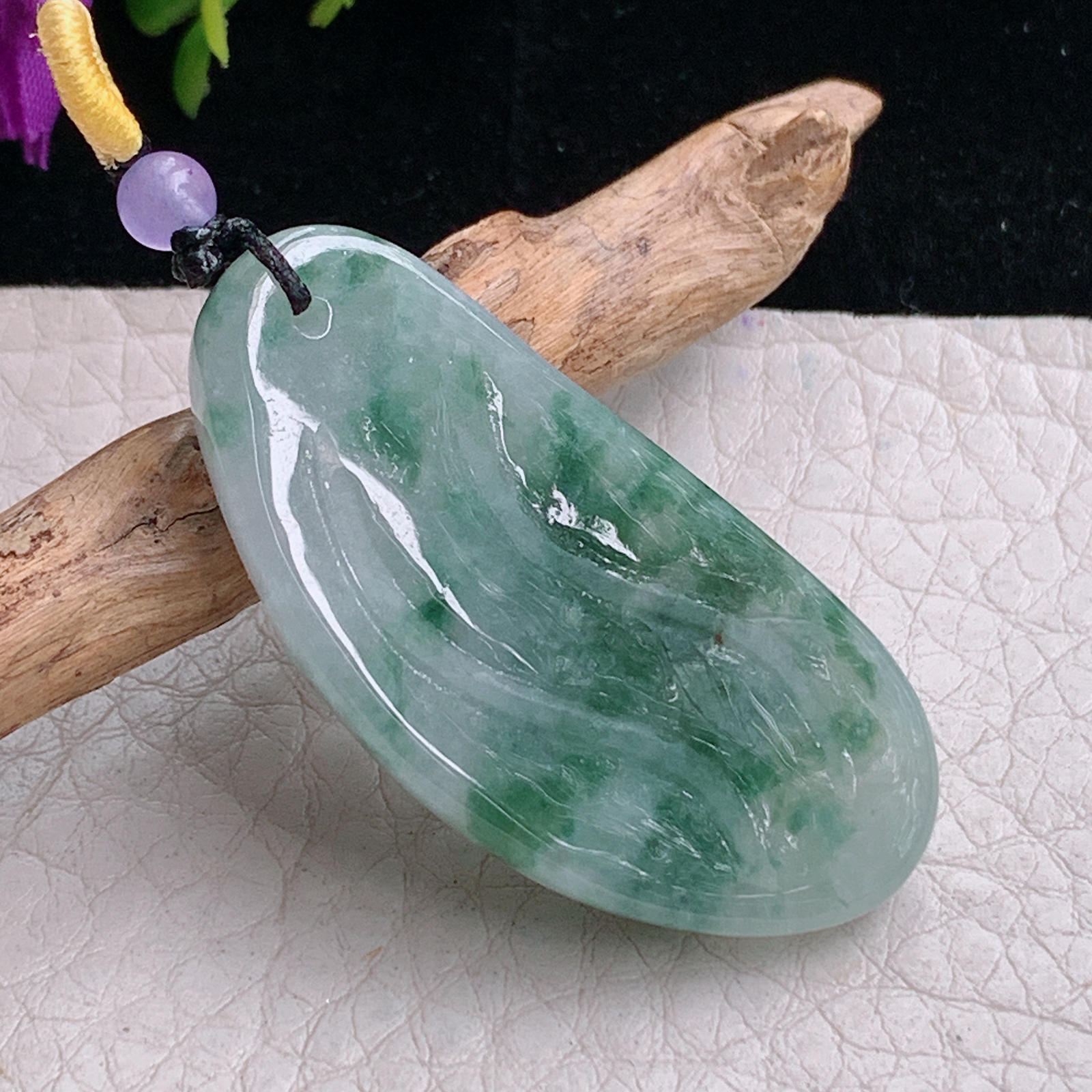 t实拍40*19*7.2缅甸翡翠A货精雕冰飘花灵猴抱寿桃 招财猴玉吊坠 玉挂件