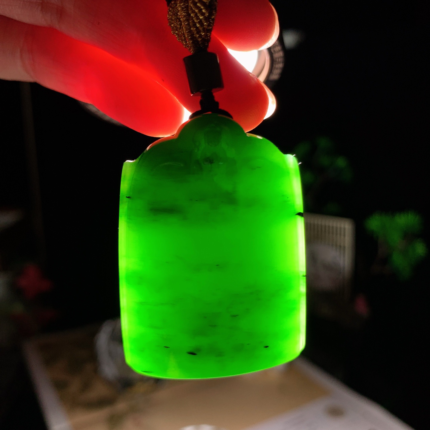 和田玉阳绿俄罗斯碧玉平安无事牌挂件 尺寸45/33/9重33.5克，玉质细腻油润 底色纯净 脂粉好，品质好！lt260427