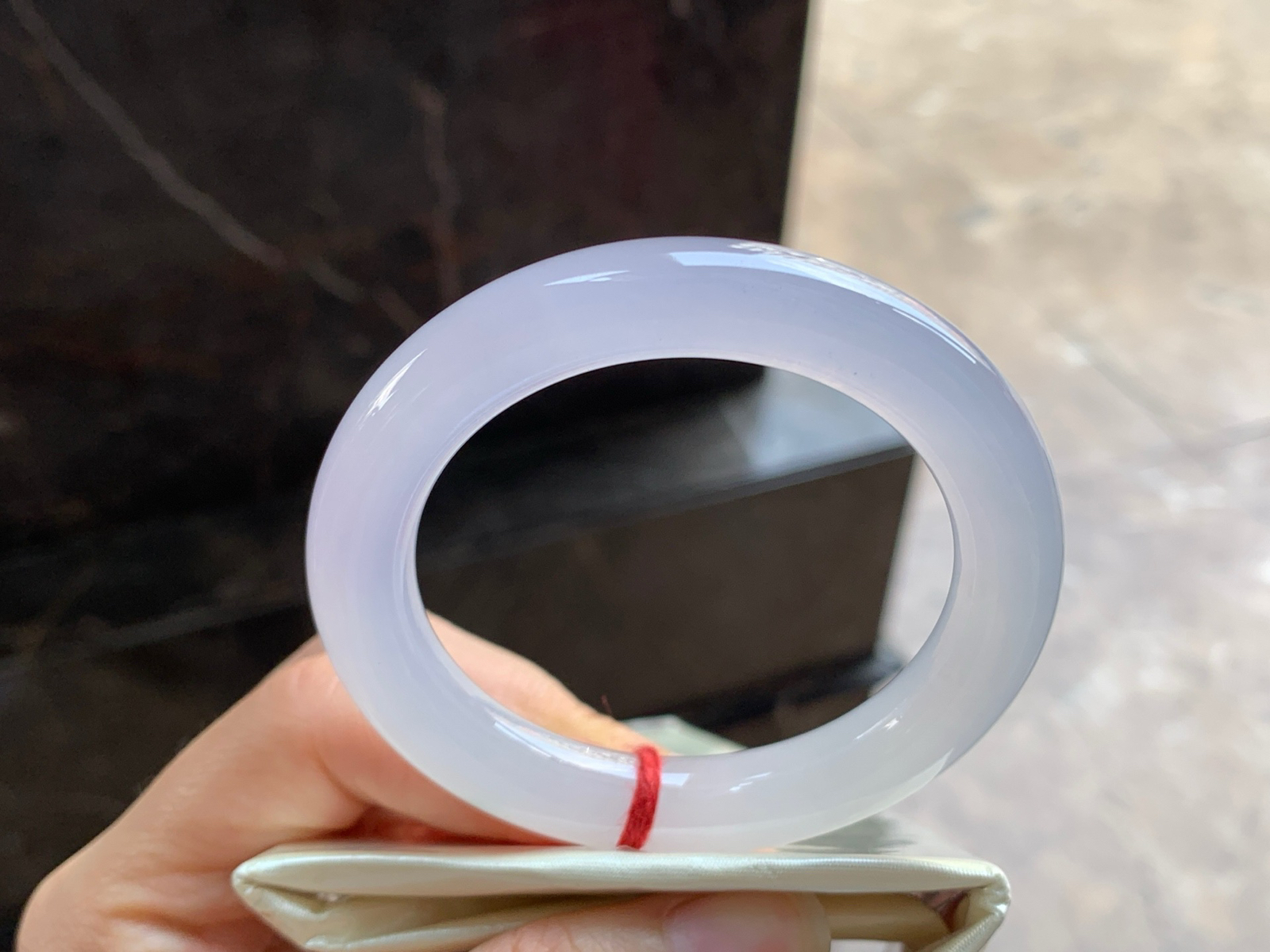 51-9.8

冰紫圆条手镯^_^透亮