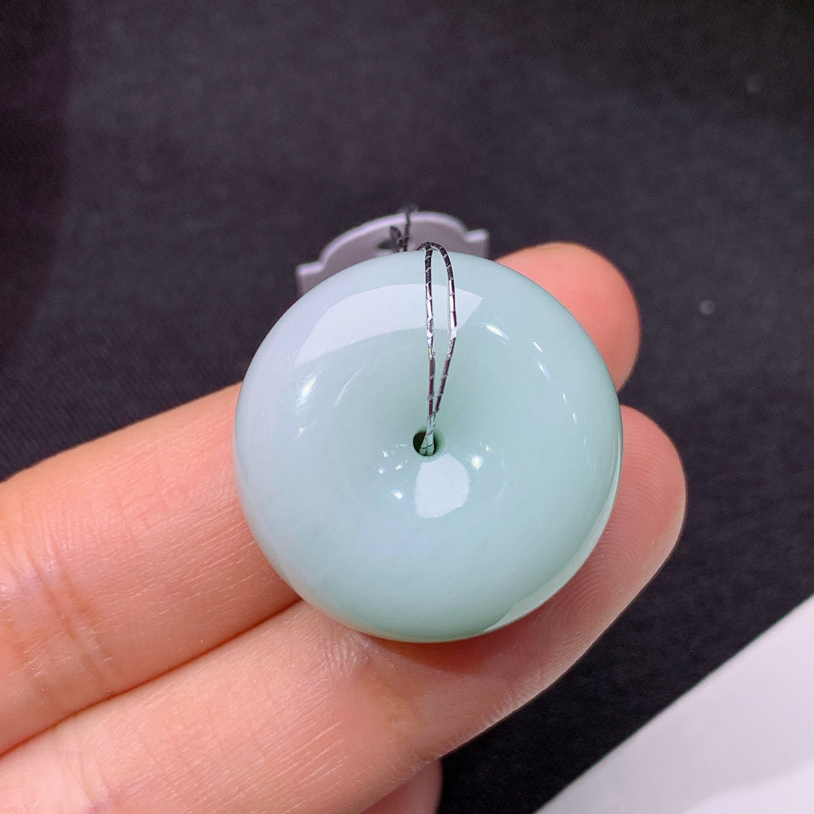 冰飘绿平安扣，冰冰润润，玉质细腻，种水足，Qx 尺寸22.9*11.5