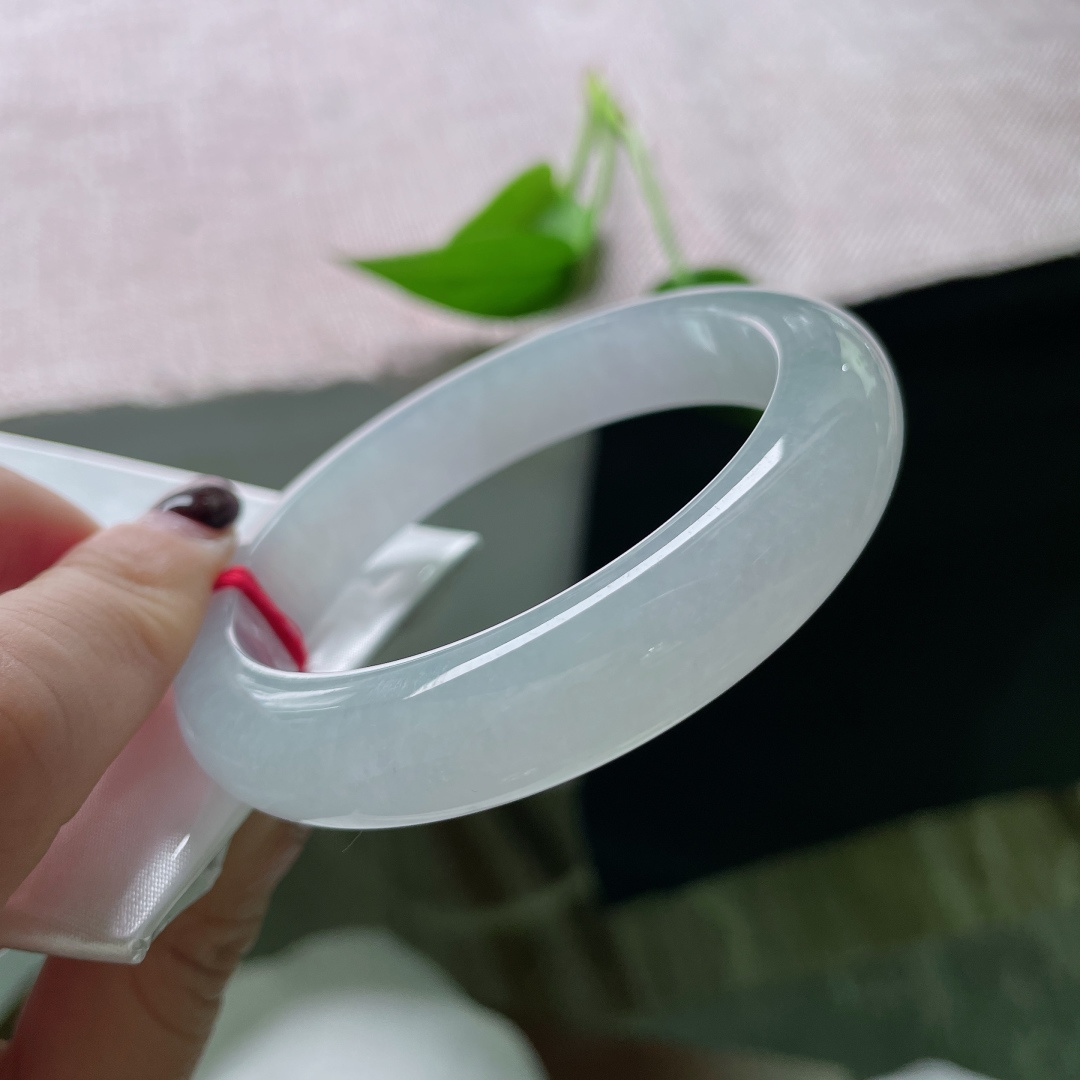 56.5/12.3/8.8冰晴底正圈，冰润细腻，沁人心脾，晶莹剔透，贵气，有棉线，ss49451a