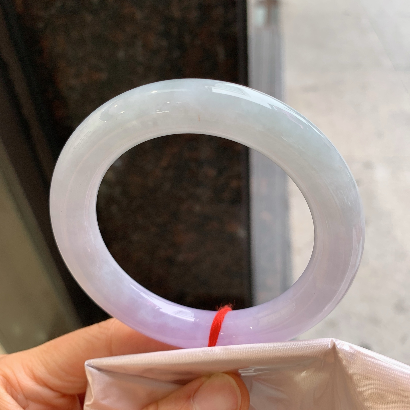 圆条粉紫，有纹、有裂，尺寸59.2/12，大圈口