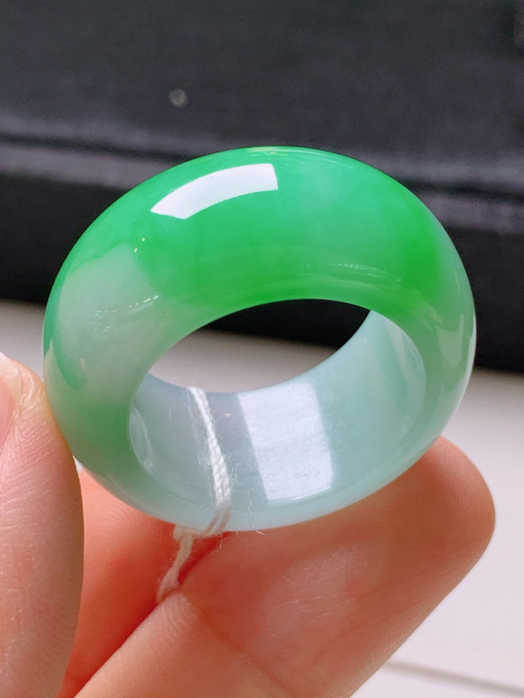 ️ 冰阳绿指环，无裂色阳饱满，宽版设计，裸石29.4/12.3/5.3，圈口20，编号39