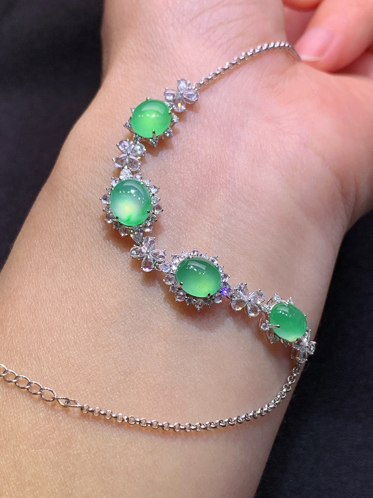 冰果绿蛋面手链，18k金镶嵌，款式精美，冰润细腻，种水足，Ty 尺寸7.5*6.3*2