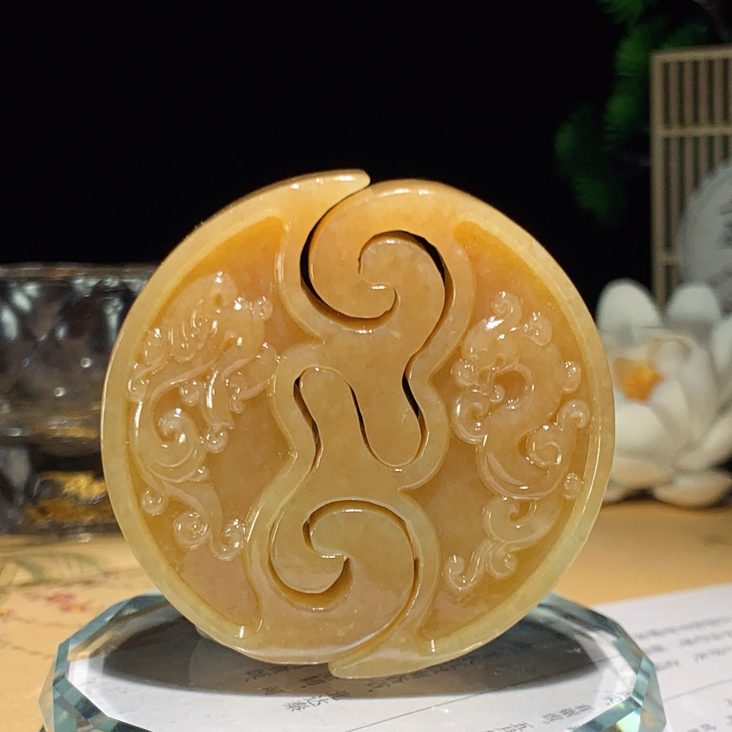 新疆和田玉且末糖仿古龙凤对挂件。尺寸52/11重65克 玉质细腻油润。手推出油。佩戴高端典雅。lt2